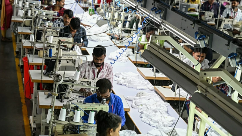 Mục tiêu xuất khẩu hàng may mặc 100 tỷ USD của Ấn Độ gặp hai 'hòn đá tảng' nào?